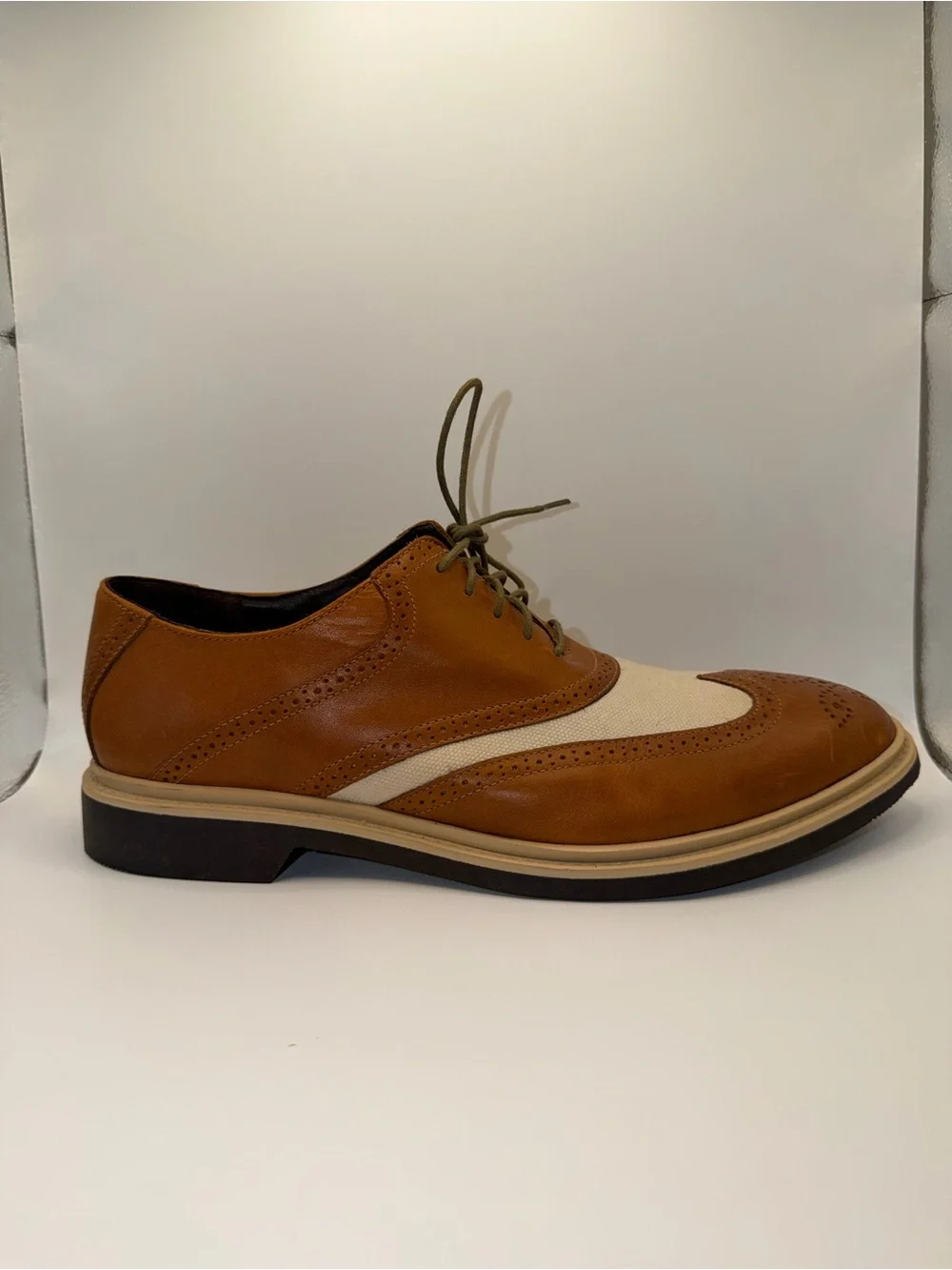 Cole Haan Men's Tan and Cream Wingtip Oxfords Size 10